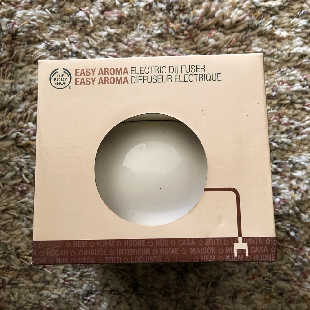 New in box The Body Shop electric oil diffuser